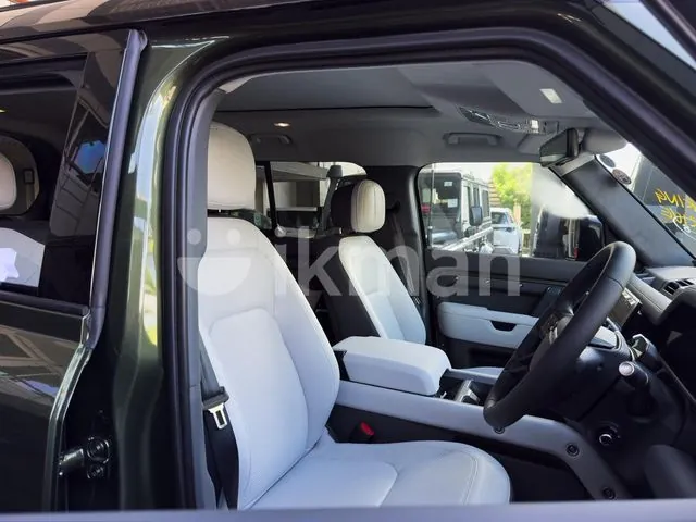 Land Rover Defender 2026 photo 2