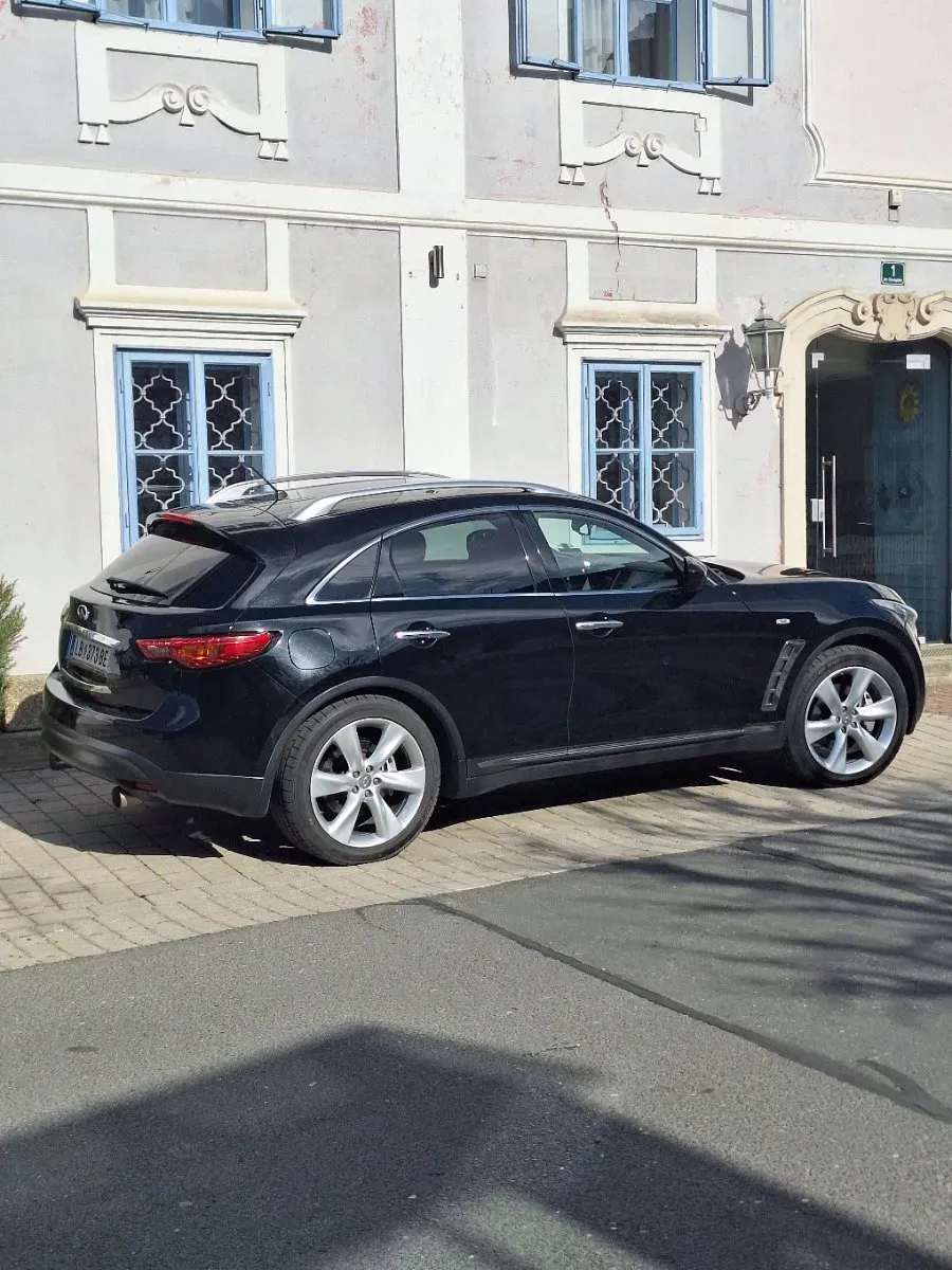 Infiniti Fx 2011 photo 2