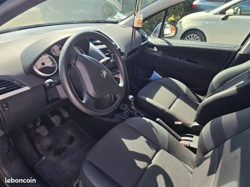 Peugeot 207 2011 photo 3