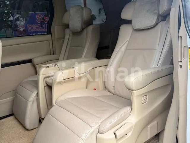 Toyota Vellfire 2012 photo 3