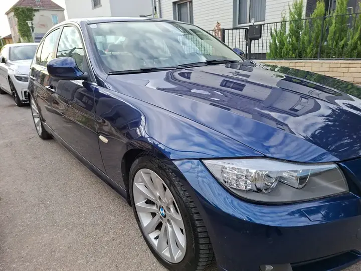 BMW 3 Series 2011 photo 3