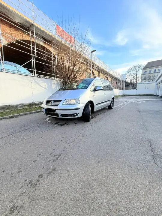Volkswagen Sharan 2009 photo 2