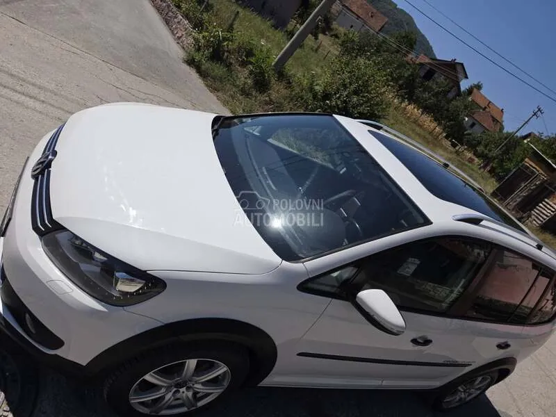Volkswagen Touran 2012 photo 4
