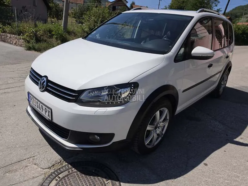 Volkswagen Touran 2012 photo 5