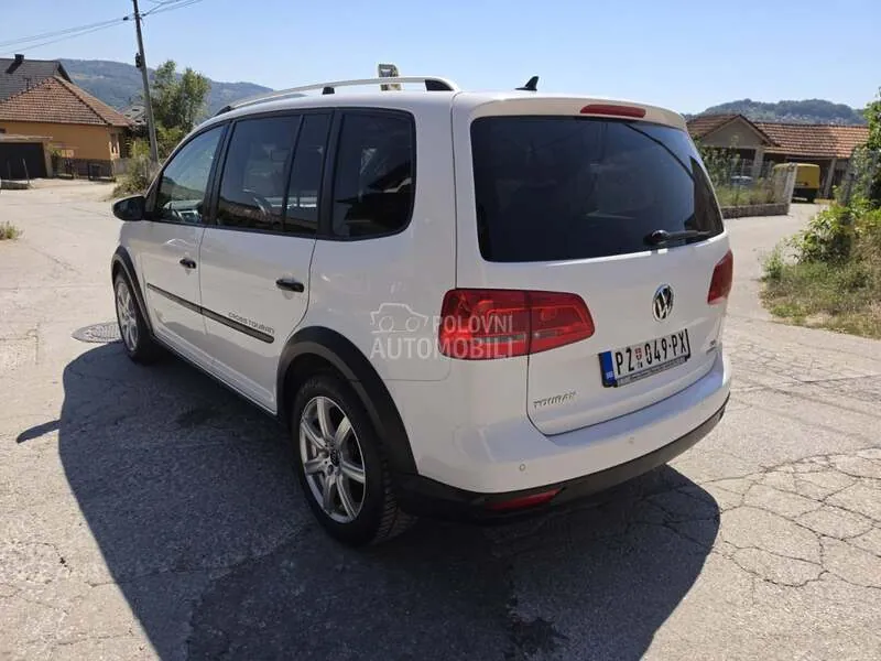 Volkswagen Touran 2012 photo 3