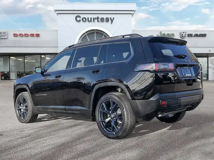Jeep Cherokee 2026 photo 4