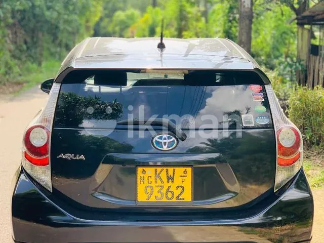 Toyota Aqua 2012 photo 2