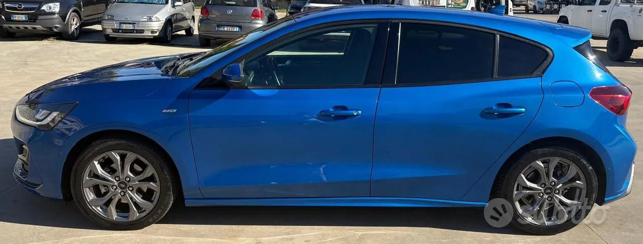 Ford Focus 2022 photo 2