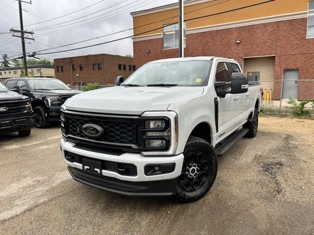 Ford Super Duty F-350 2026 photo 2