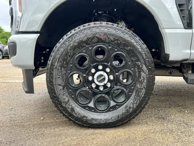 Ford Super Duty F-350 2026 photo 3