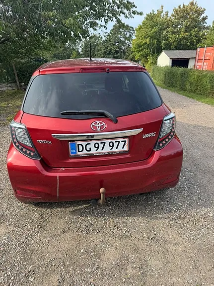 Toyota Yaris 2014 photo 2