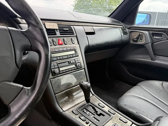 Mercedes-Benz E50 1996 photo 4
