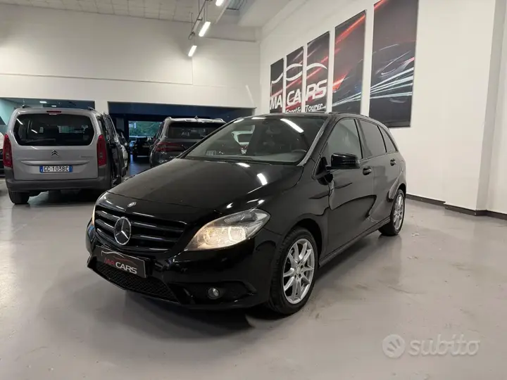Mercedes-Benz B 180