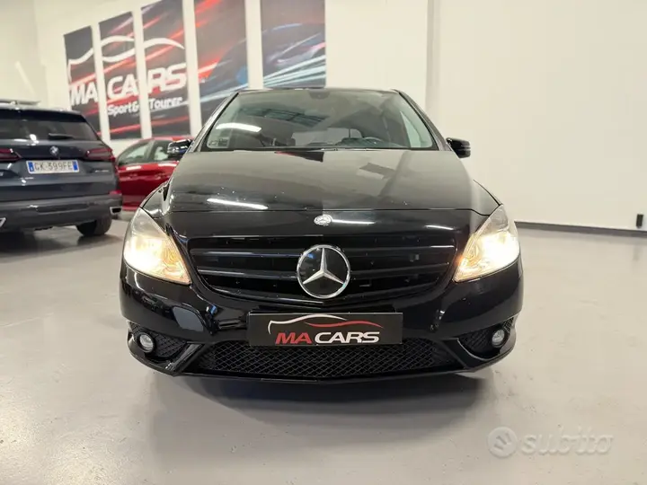 Mercedes-Benz B 180 2013 photo 3