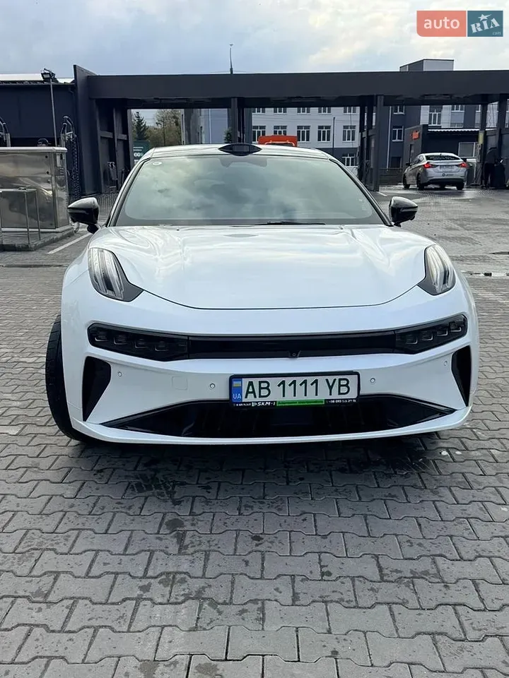 Zeekr 001