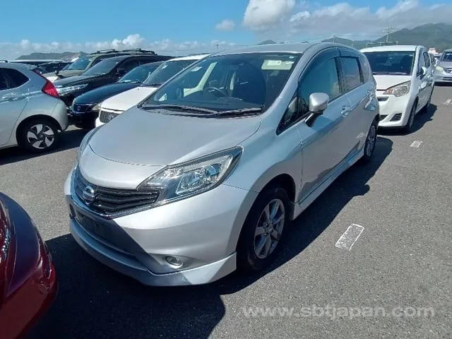 Nissan Note 2015 photo 2