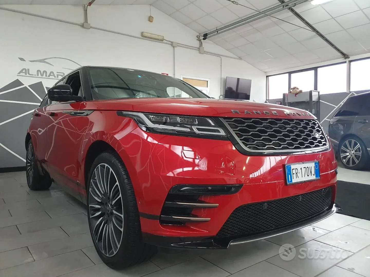 Land Rover Range Rover Velar 2018 photo 3