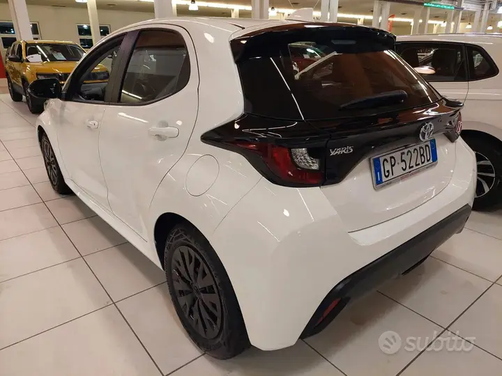 Toyota Yaris 2023 photo 2