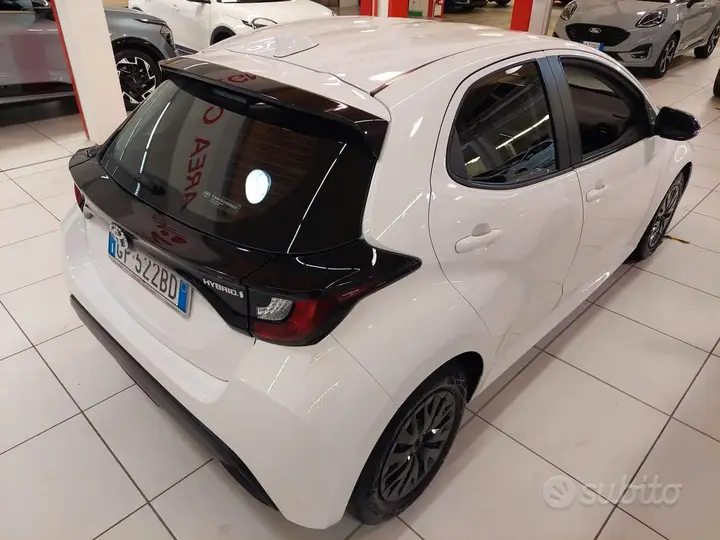 Toyota Yaris 2023 photo 4