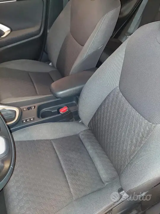 Toyota Yaris 2023 photo 5
