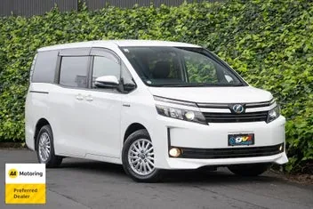 Toyota Voxy 2017 photo 2