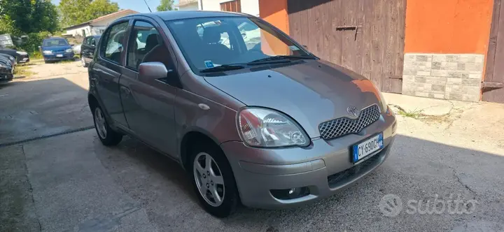 Toyota Yaris 2005 photo 2