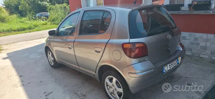 Toyota Yaris 2005 photo 4