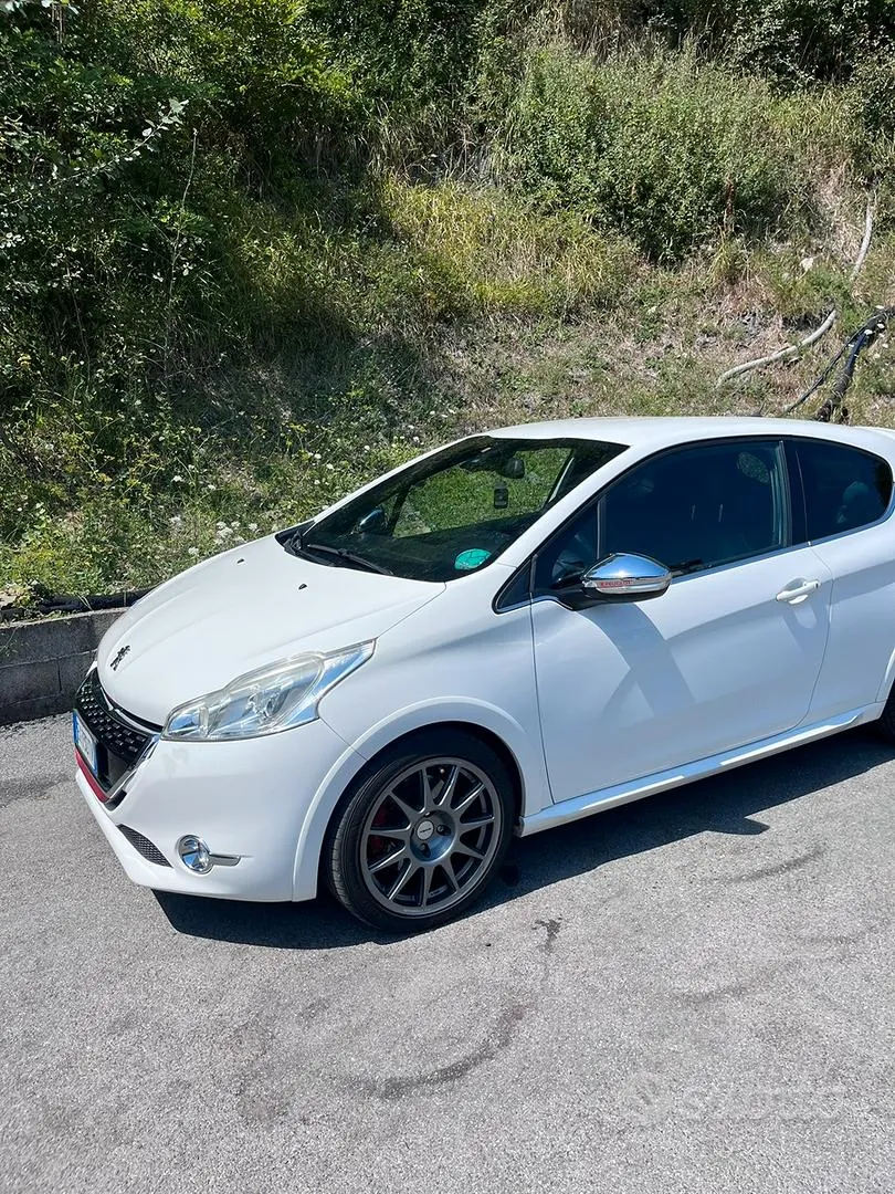 Peugeot 208 Gti 2015 photo 5