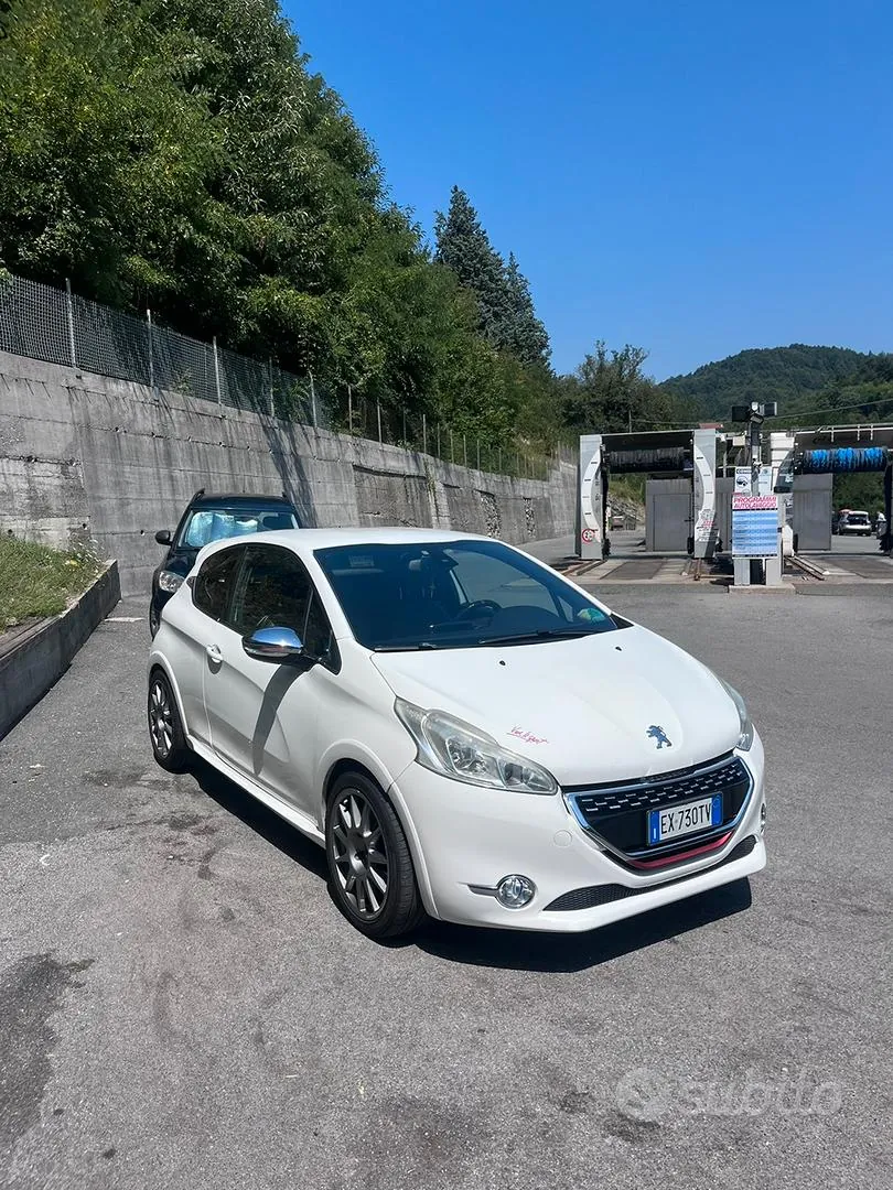 Peugeot 208 Gti 2015 photo 2