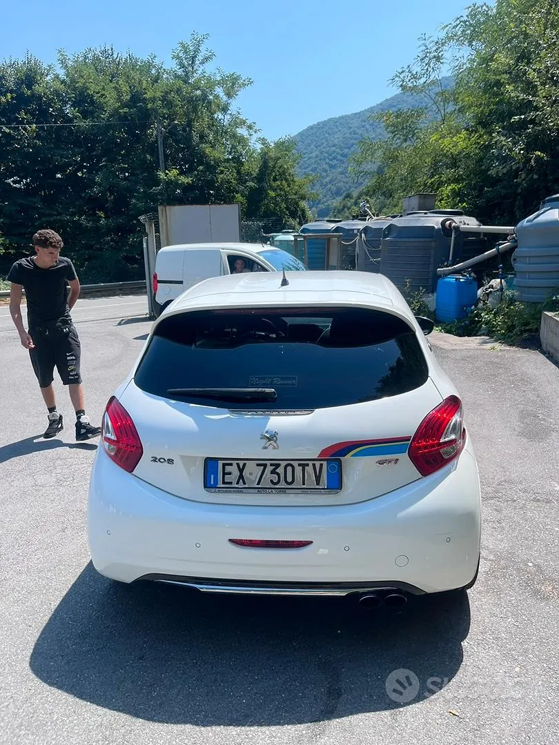 Peugeot 208 Gti 2015 photo 3