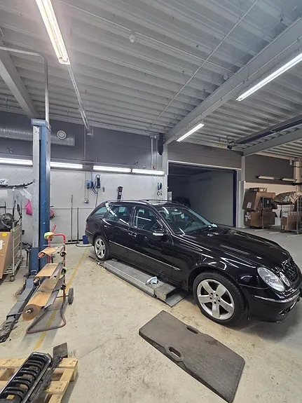 Mercedes-Benz E220 D 2005 photo 3
