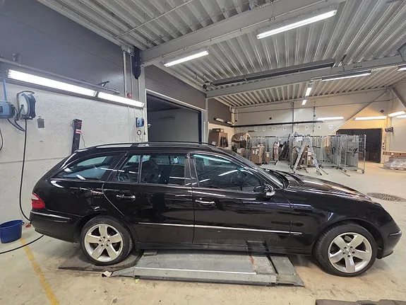 Mercedes-Benz E220 D 2005 photo 4