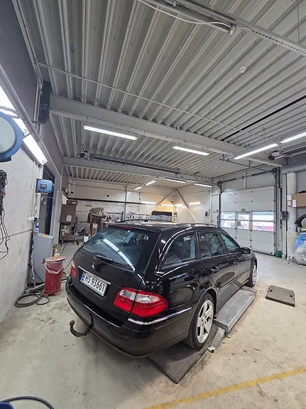 Mercedes-Benz E220 D 2005 photo 5