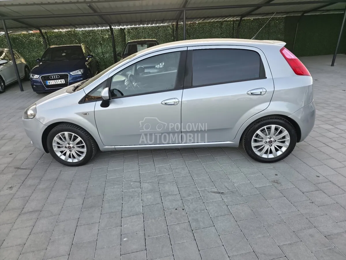 Fiat Grande Punto 2009 photo 4