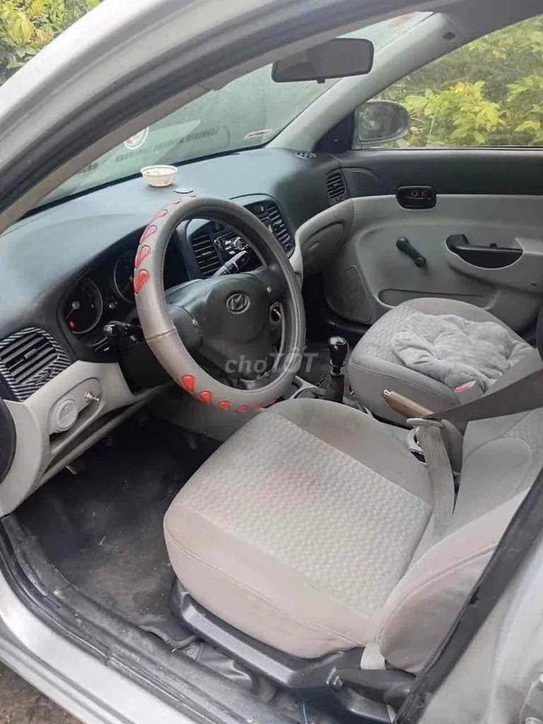 Hyundai Accent 2009 photo 2