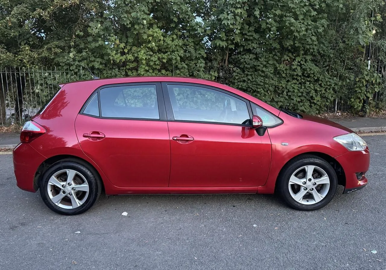 Toyota Auris 2010 photo 4