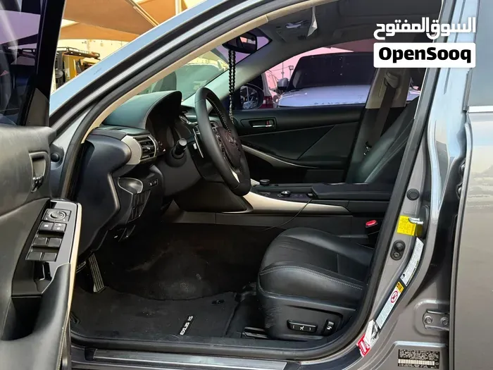 Lexus Is 250 2015 photo 2