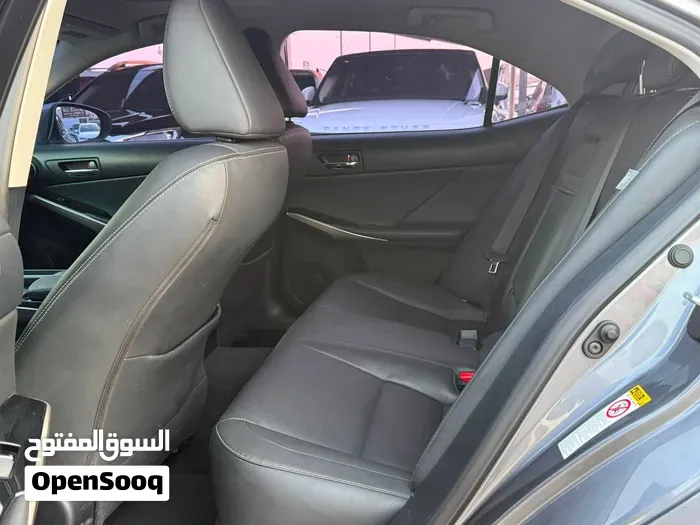 Lexus Is 250 2015 photo 3