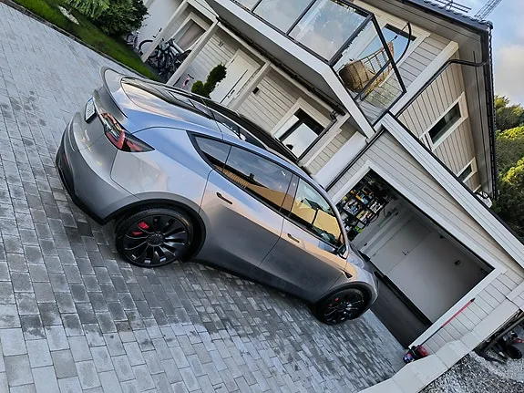 Tesla Model Y 2022 photo 2
