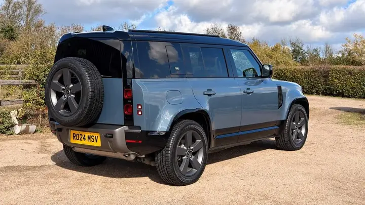 Land Rover Defender 2024 photo 3