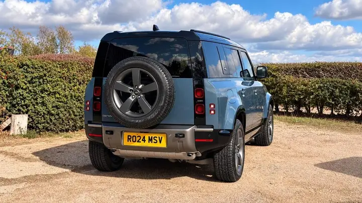 Land Rover Defender 2024 photo 4