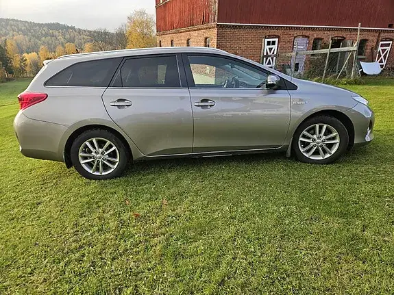 Toyota Auris 2015 photo 3