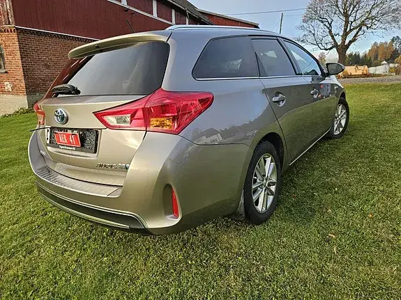 Toyota Auris 2015 photo 5