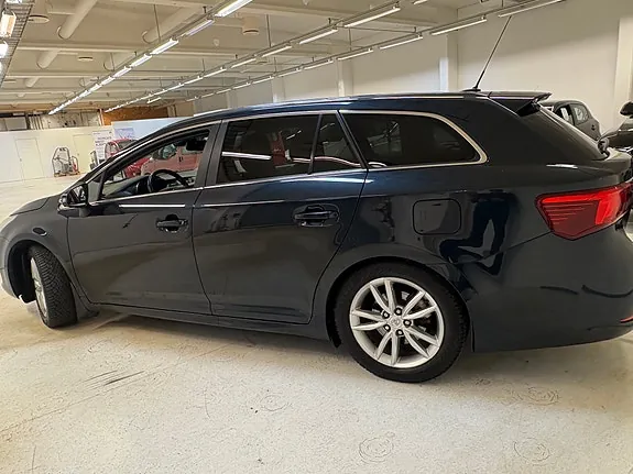 Toyota Avensis 2016 photo 2