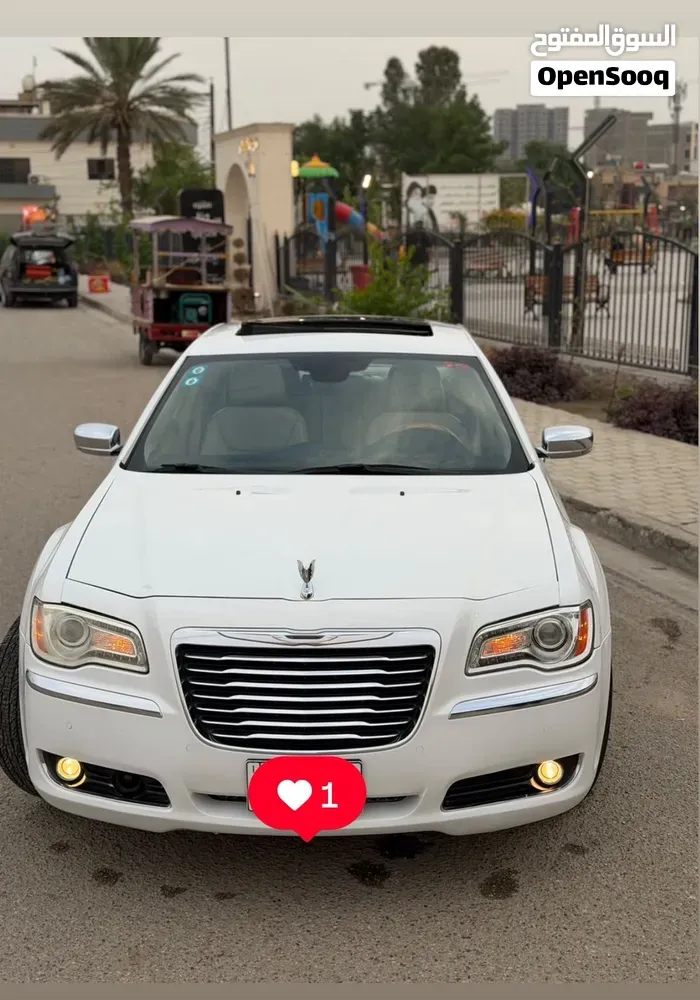 Chrysler 300 2013 photo 2