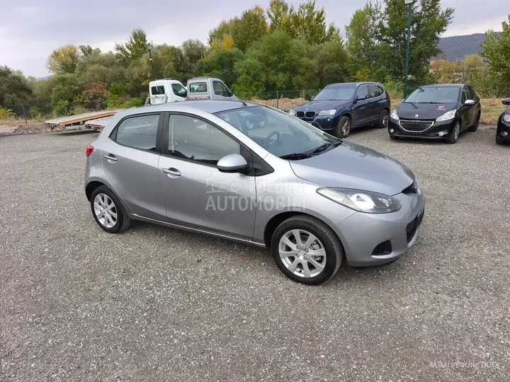 Mazda 2 2010 photo 5