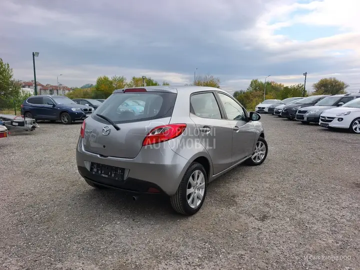 Mazda 2 2010 photo 2