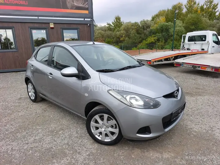 Mazda 2 2010 photo 4