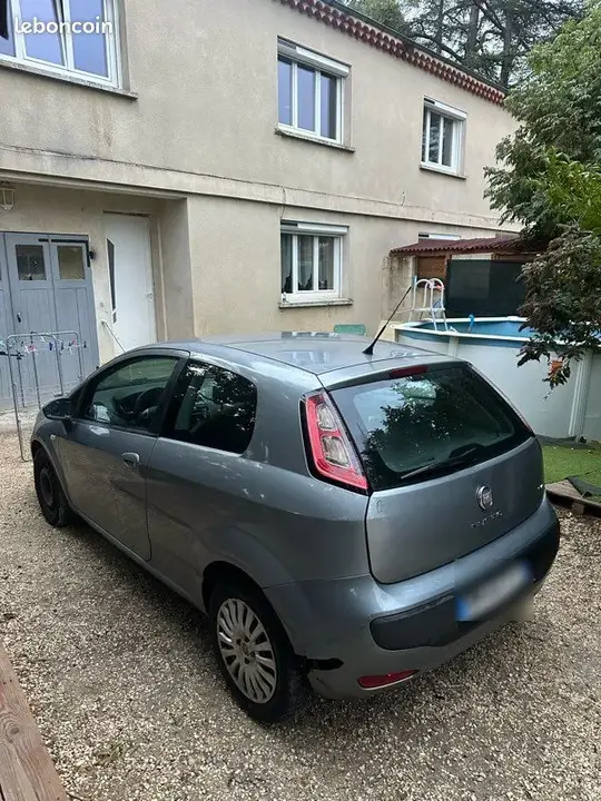 Fiat Grande Punto 2011 photo 3