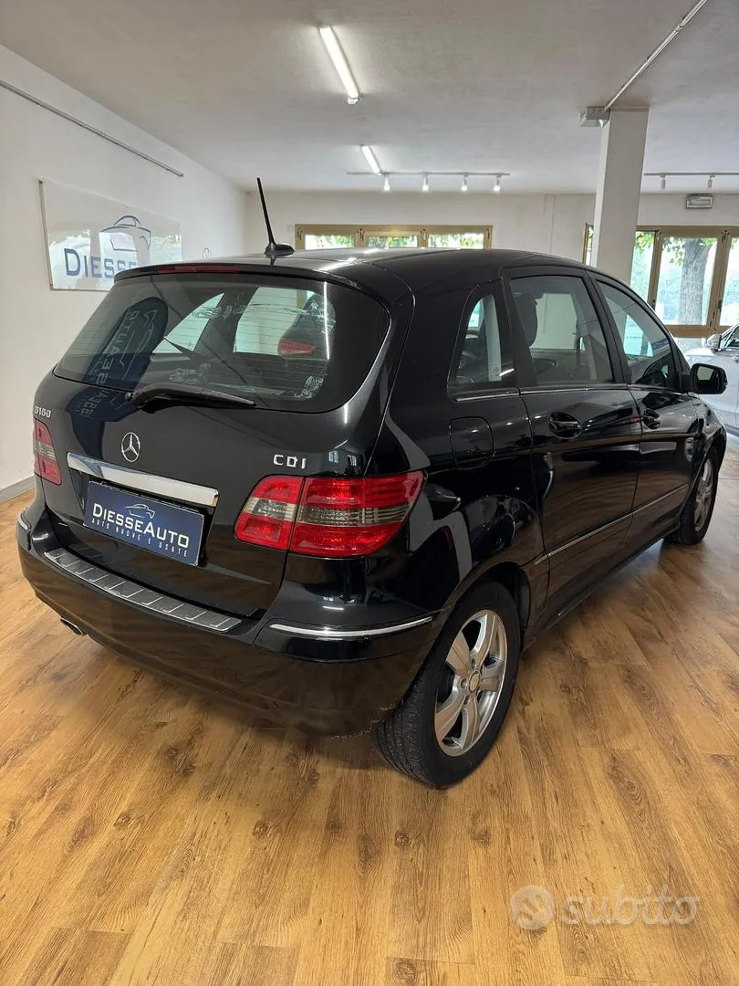 Mercedes-Benz B 180 Cdi 2010 photo 4